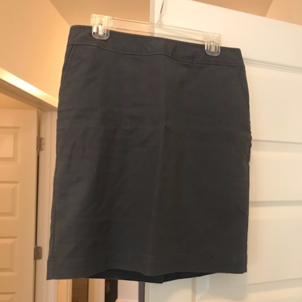Grey pencil skirt with pockets